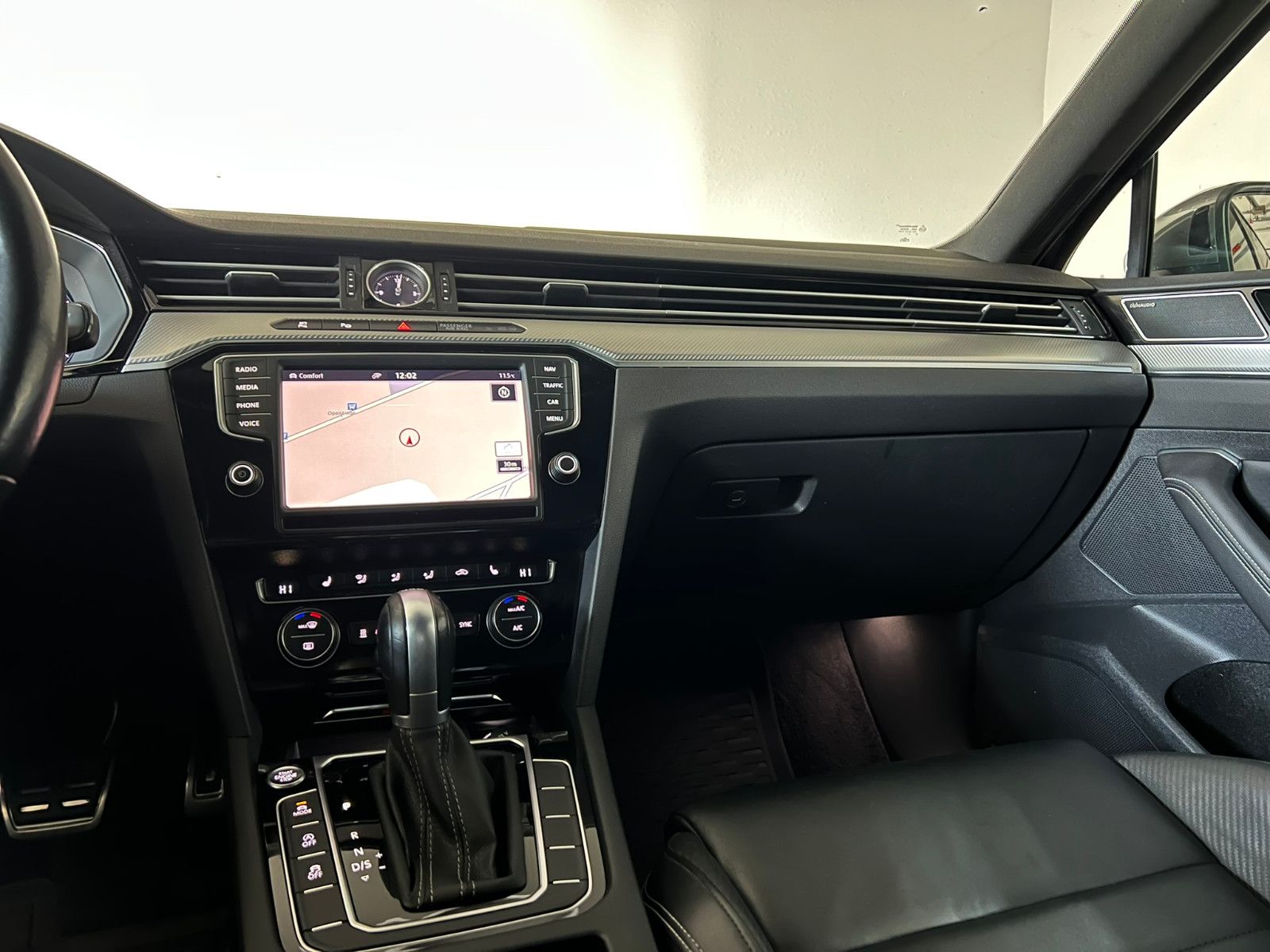 Fahrzeugabbildung Volkswagen Passat Lim. Highline 4Motion R-LINE/ACC/AHK/STHZ