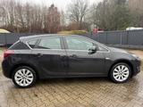 Opel Astra J Lim. 5-trg. Exklusiv - Opel Astra Exklusiv mit Benzin-Antrieb
