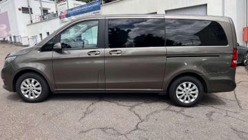 Mercedes V 220 - 2
