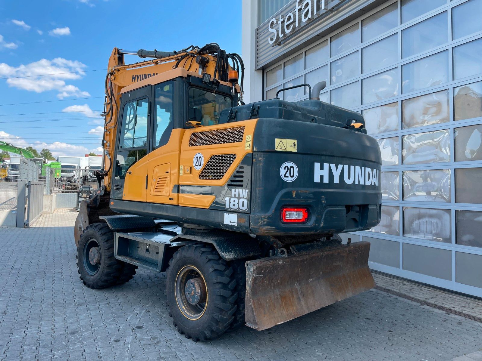 Fahrzeugabbildung Hyundai HW 180 / 6.102h / Tieflöffel / OQ70/55 / Klima