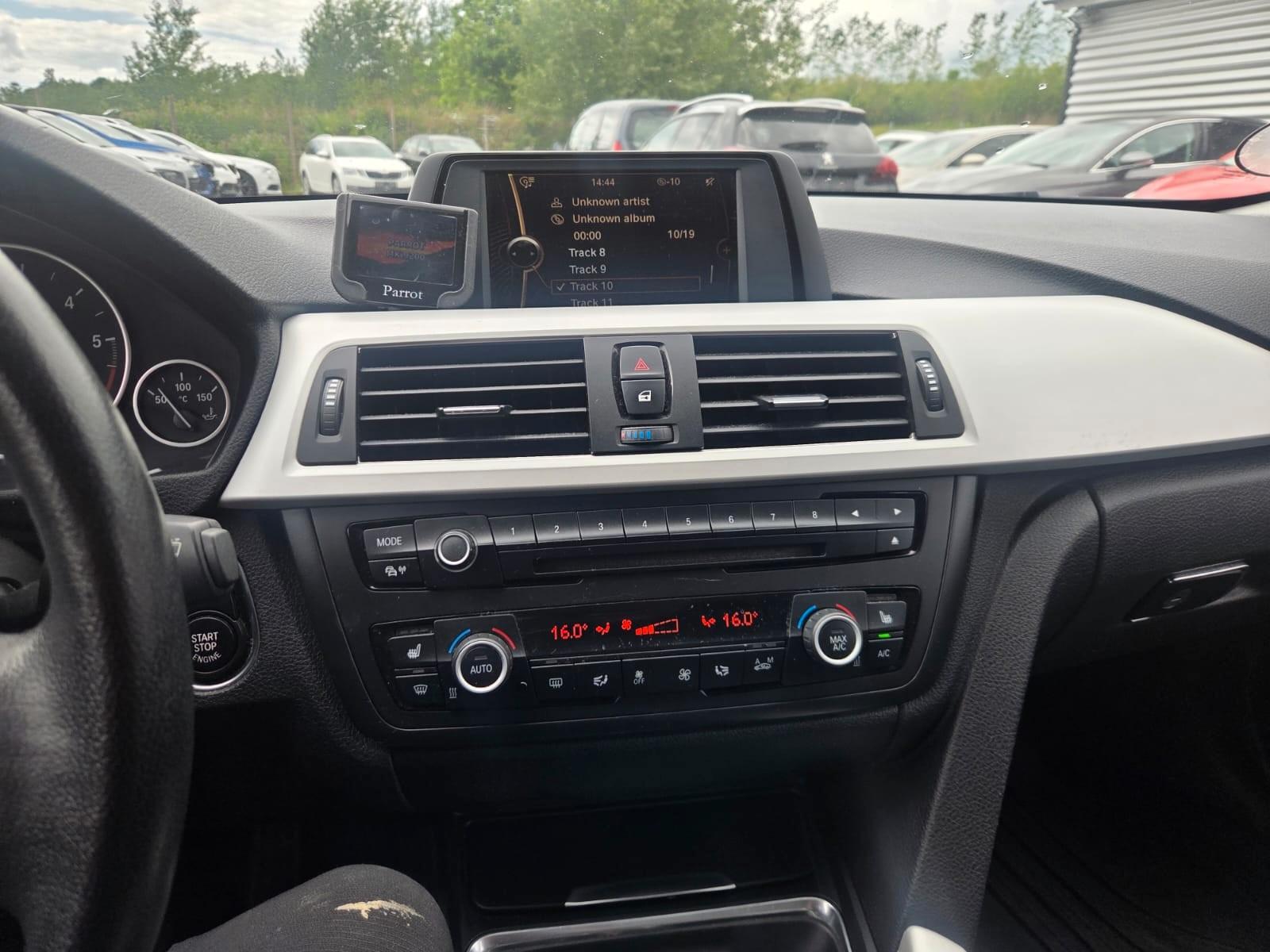BMW 318 2013 — photo 9