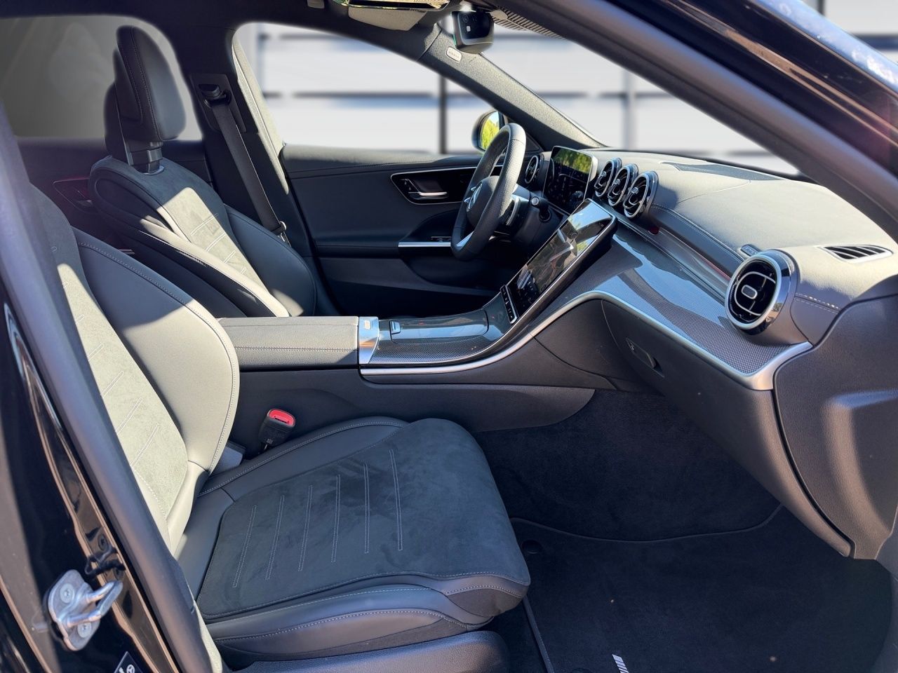 Fahrzeugabbildung Mercedes-Benz C 300 d AMG+NIGHT+AMBIENTE+DISTRONIC+KAMERA