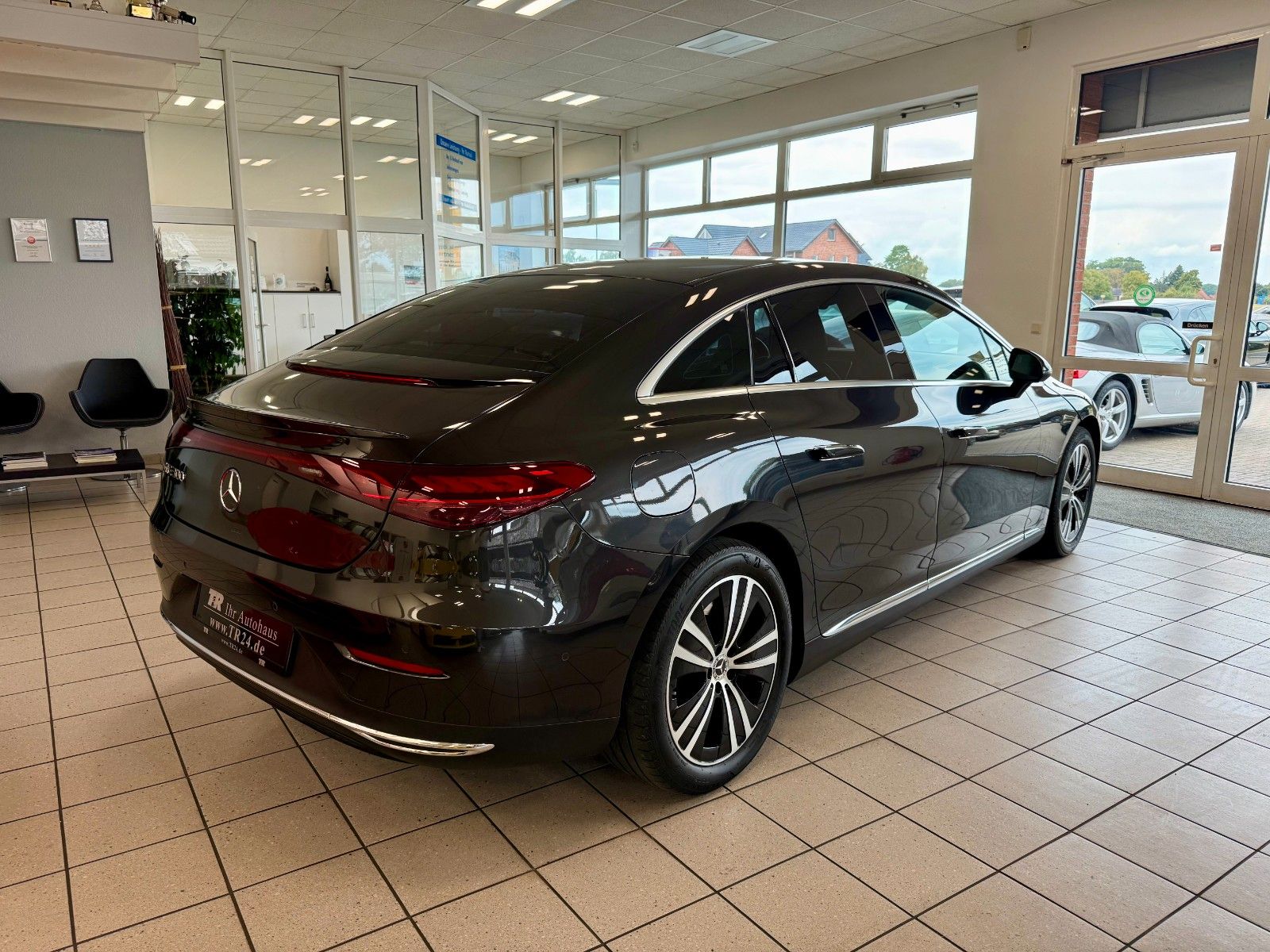 Fahrzeugabbildung Mercedes-Benz EQE 300 Electric Art Advanced/AHK/Kamera/19Zoll