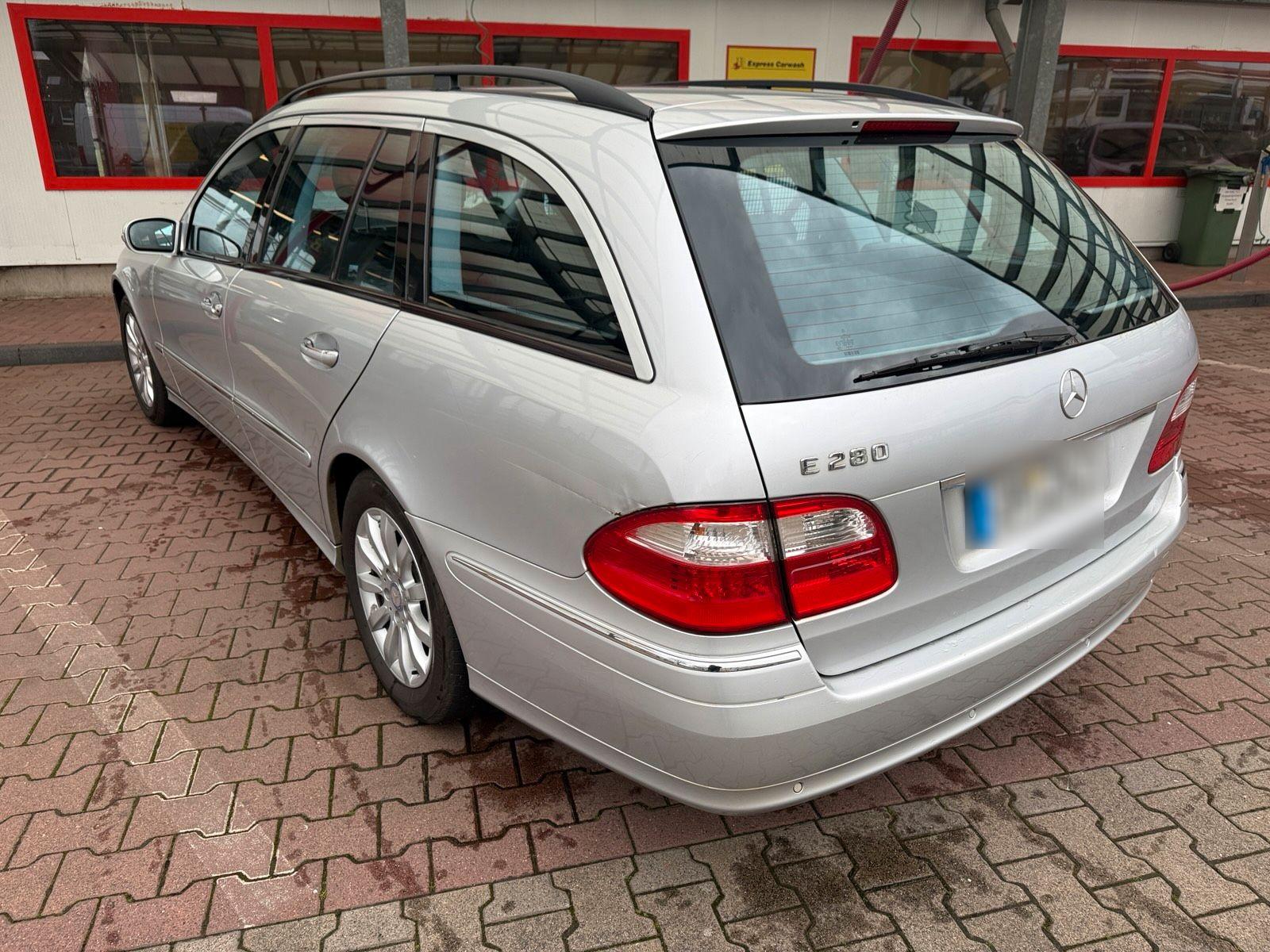 Mercedes-Benz E280 2005 — rear view