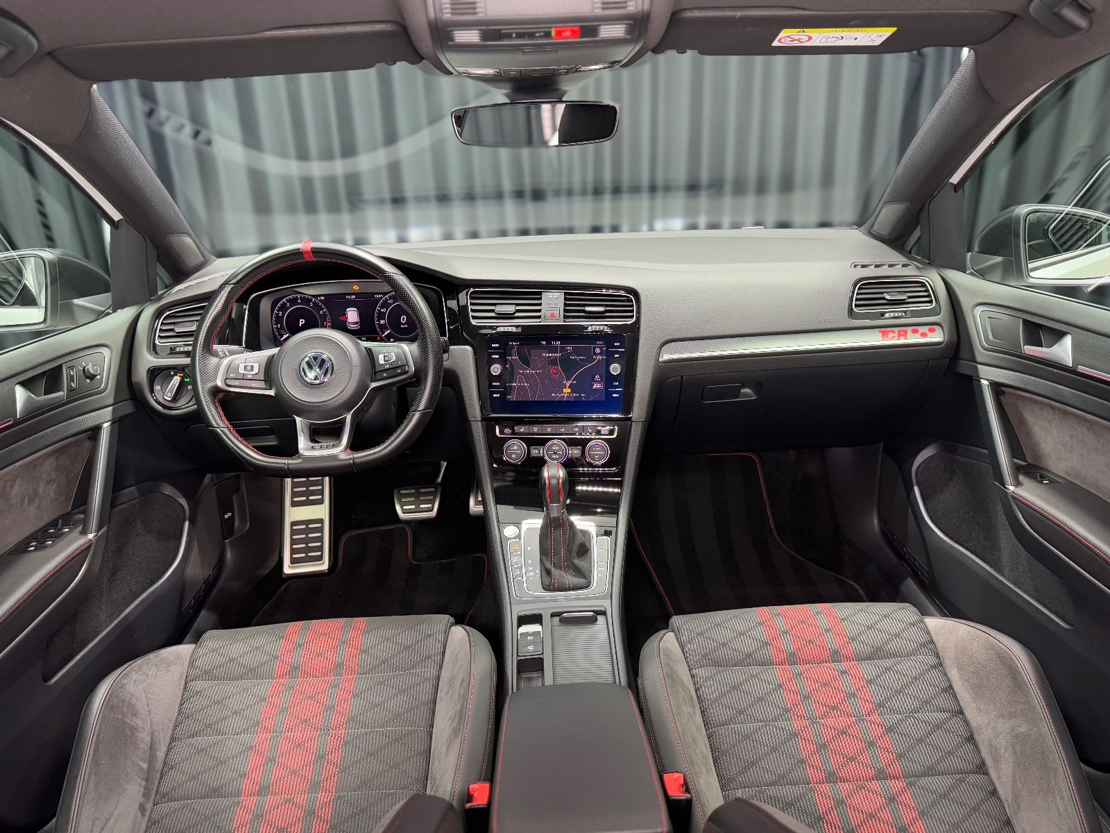 Fahrzeugabbildung Volkswagen Golf VII Lim. GTI TCR|DSG|NAVI|KAMERA|ACC|