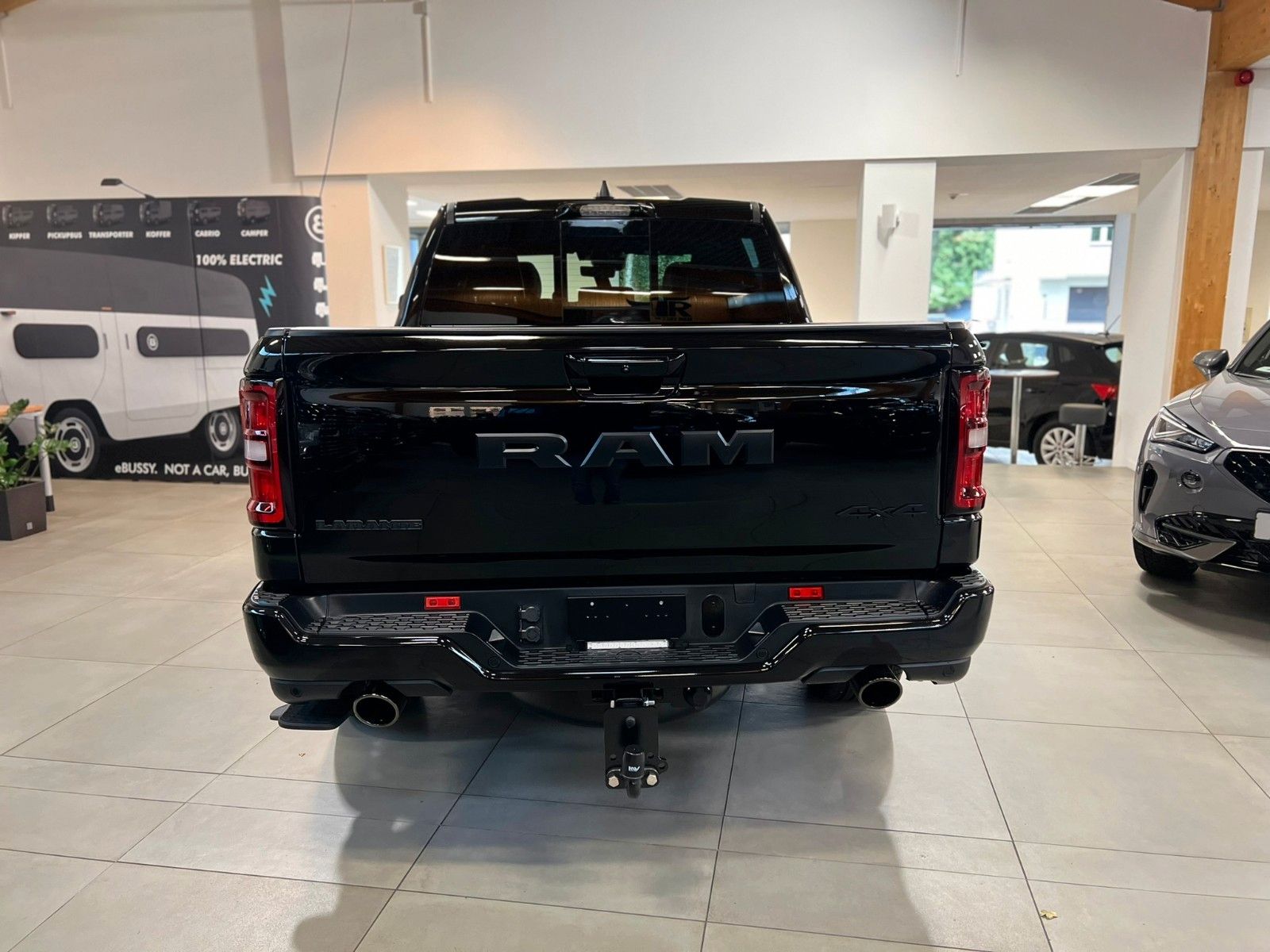 Fahrzeugabbildung Dodge RAM 1500 Laramie Night Premium, LUFT*AKTION*