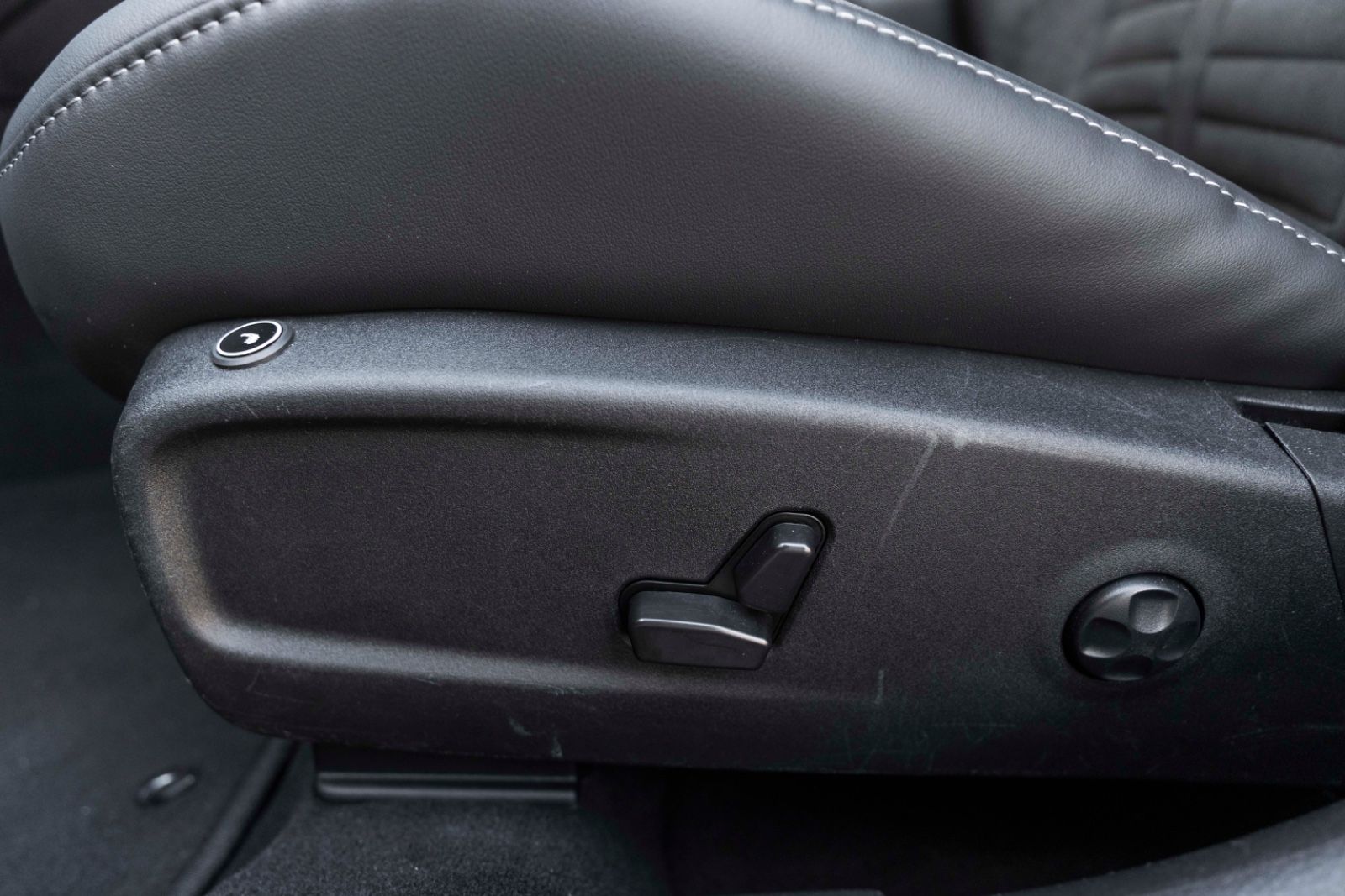 Fahrzeugabbildung Dodge Charger 5,7L DAYTONA WIDEBODY ALPINE CARPLAY KAM