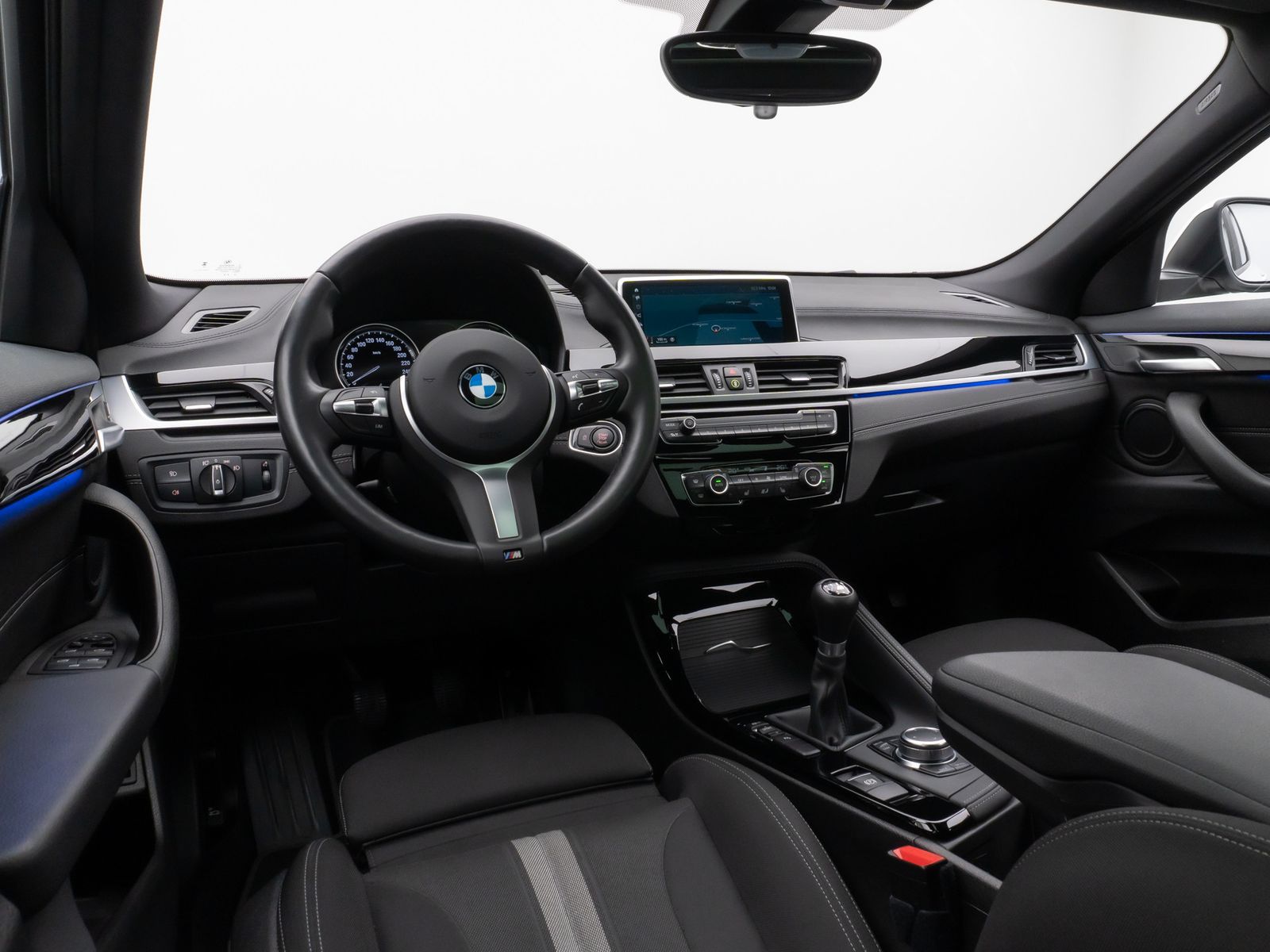 Fahrzeugabbildung BMW X2 sD18i Panorama Kamera DAB HiFi Komfort MSport
