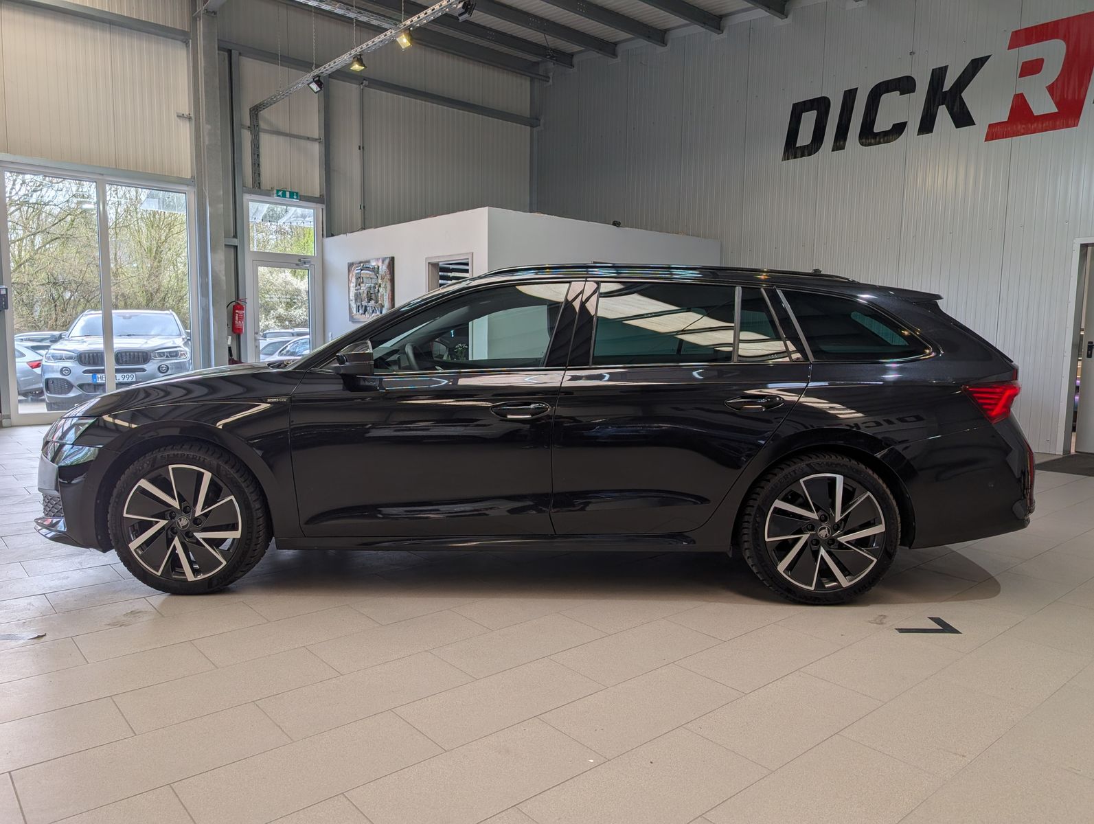 Fahrzeugabbildung SKODA Octavia 1.5 TSI Sportline Pano Matrix AHK 5J.Gar