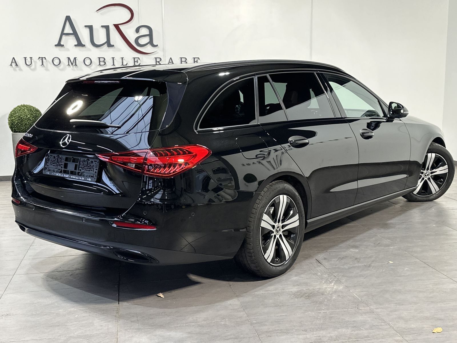 Fahrzeugabbildung Mercedes-Benz C 220d T Avantgarde NAV+LED+VC+360°+HUD+CARPLAY