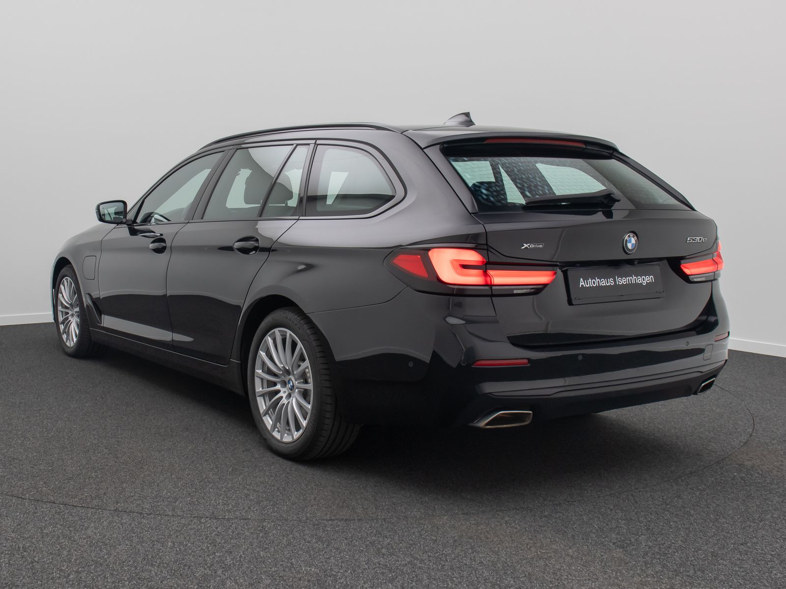 Fahrzeugabbildung BMW 530e xD Kamera DAB DisplKey HiFi Alarm 4*Klima