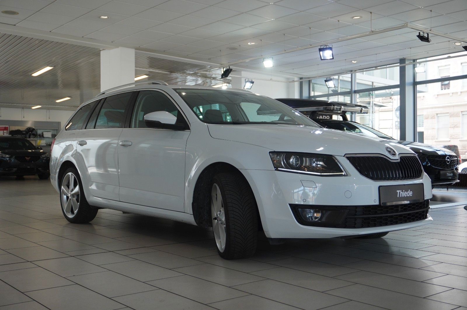 Fahrzeugabbildung SKODA Octavia Combi 1.8 TSI STYLE DSG NAVI/LED/SHZ/DAB