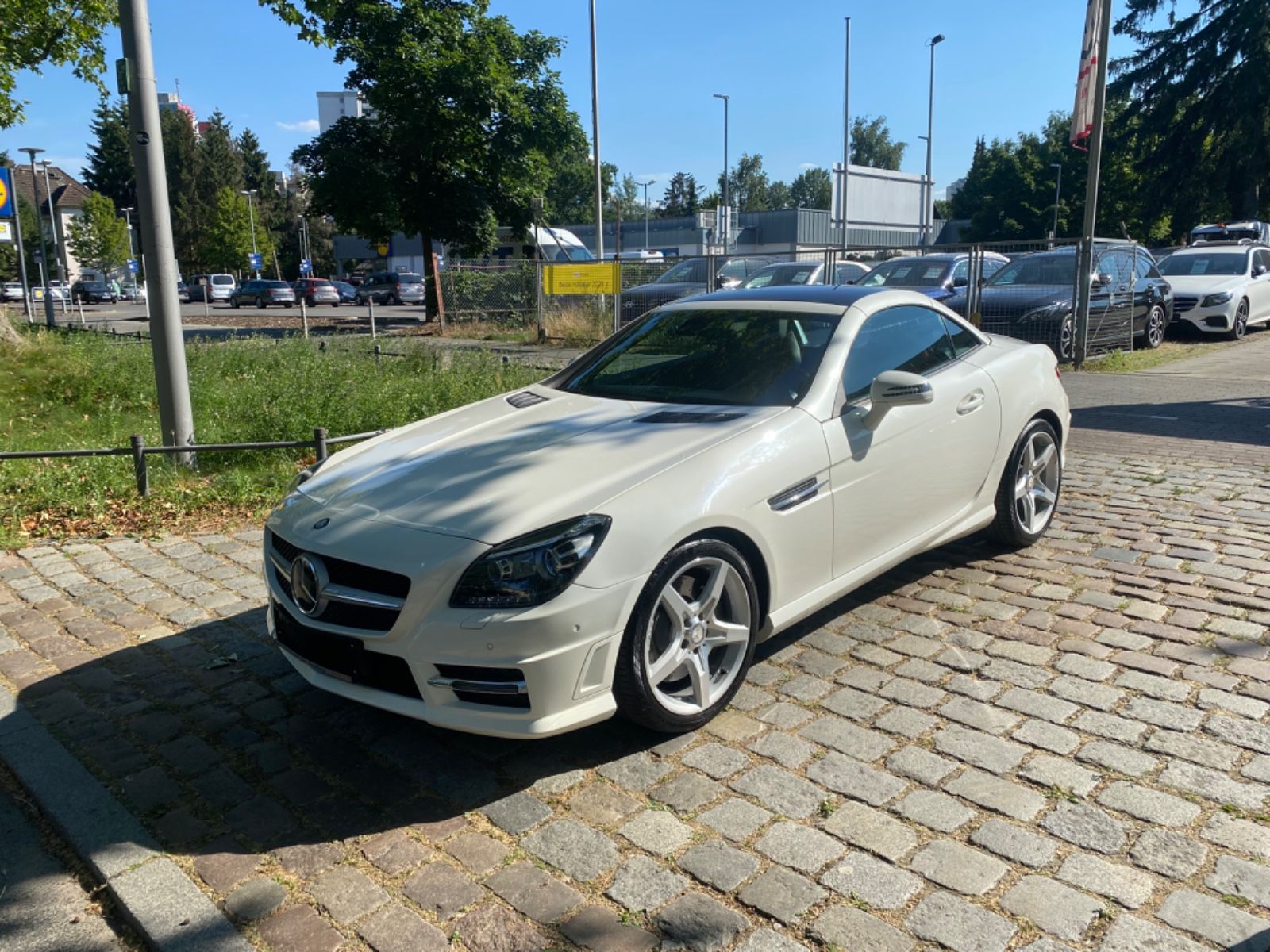 Fahrzeugabbildung Mercedes-Benz SLK 250 AMG BlueEFFICIENCY*Distronic*Panorama*