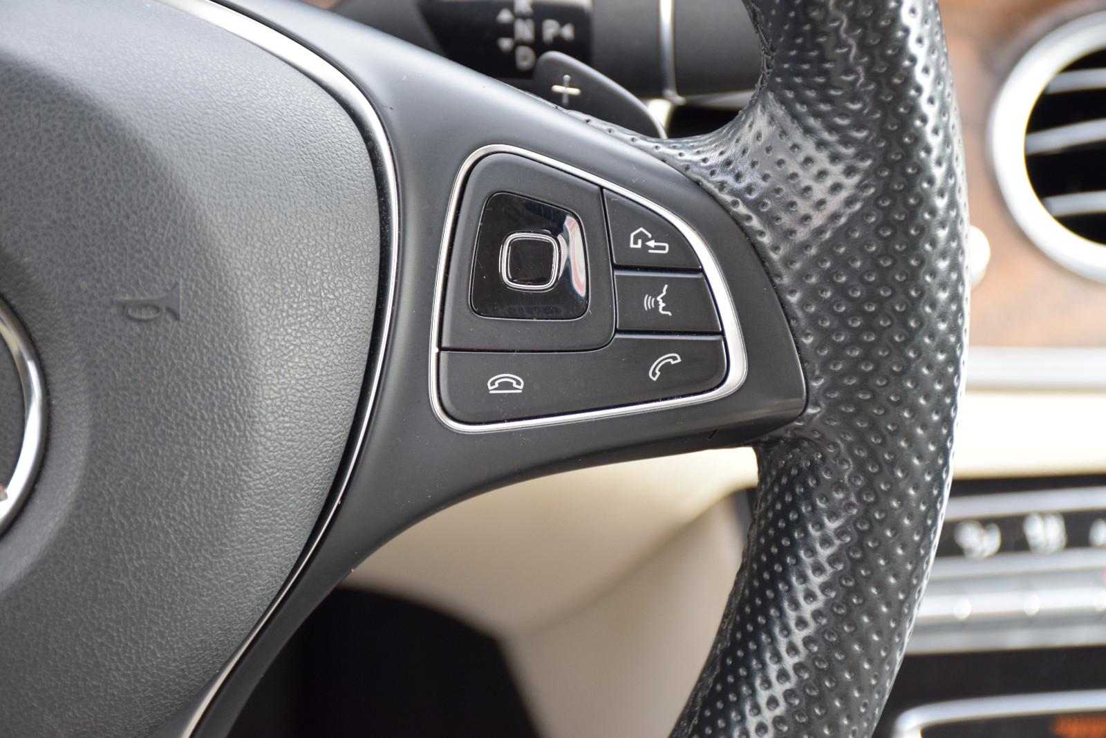 Mercedes-Benz E 220 d T-Modell Avantgarde LED KAMERA AHK SHZ