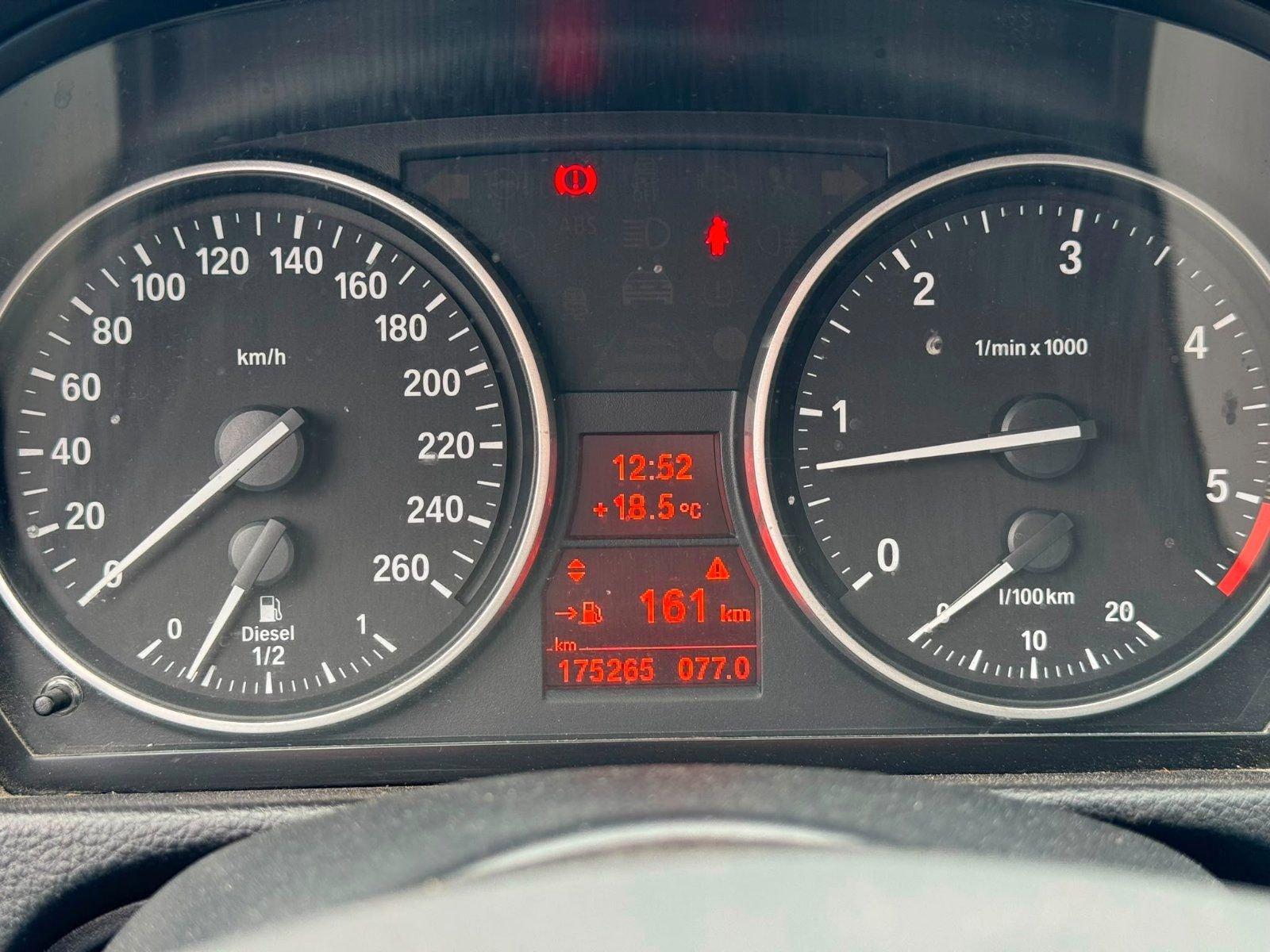 BMW 325d ConnectedDrive | 3.0 Diesel 204ch | BVM | GPS | Bluetooth | Bi-Xénon | Volant M | Clim Auto | PDC AR | Régulateur | Jantes 17"