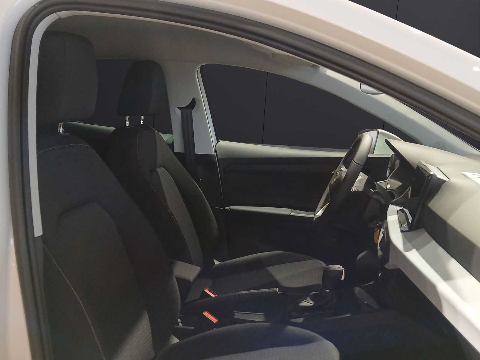 Fahrzeugabbildung SEAT Ibiza TSI Road-Edition DSG LED Navi AID ACC RFK