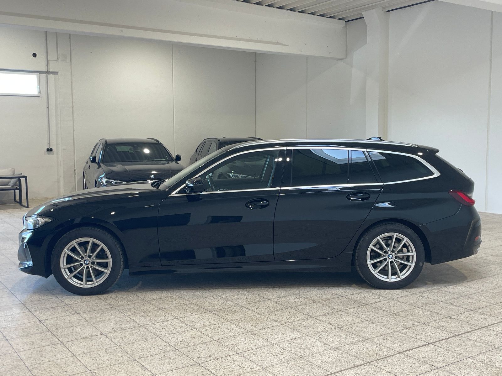 BMW 320d Touring Sport Sitze*Standheizung*H&K*R-CA M foto 7
