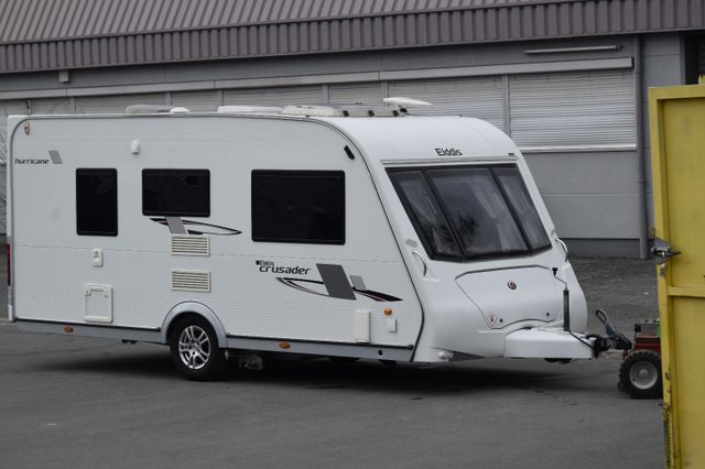 Andere Elddis Crusader 462 mit Mover und Vorzelt