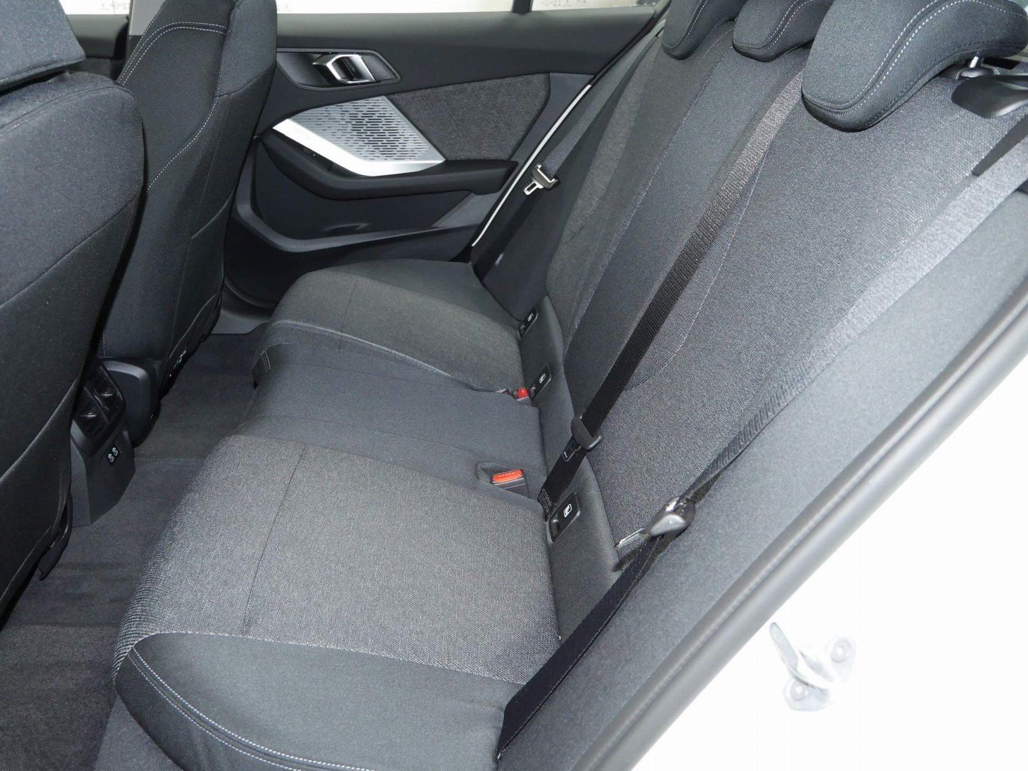 Fahrzeugabbildung BMW 120 |Komfortzugang |Sitzheizung |Driving Assista
