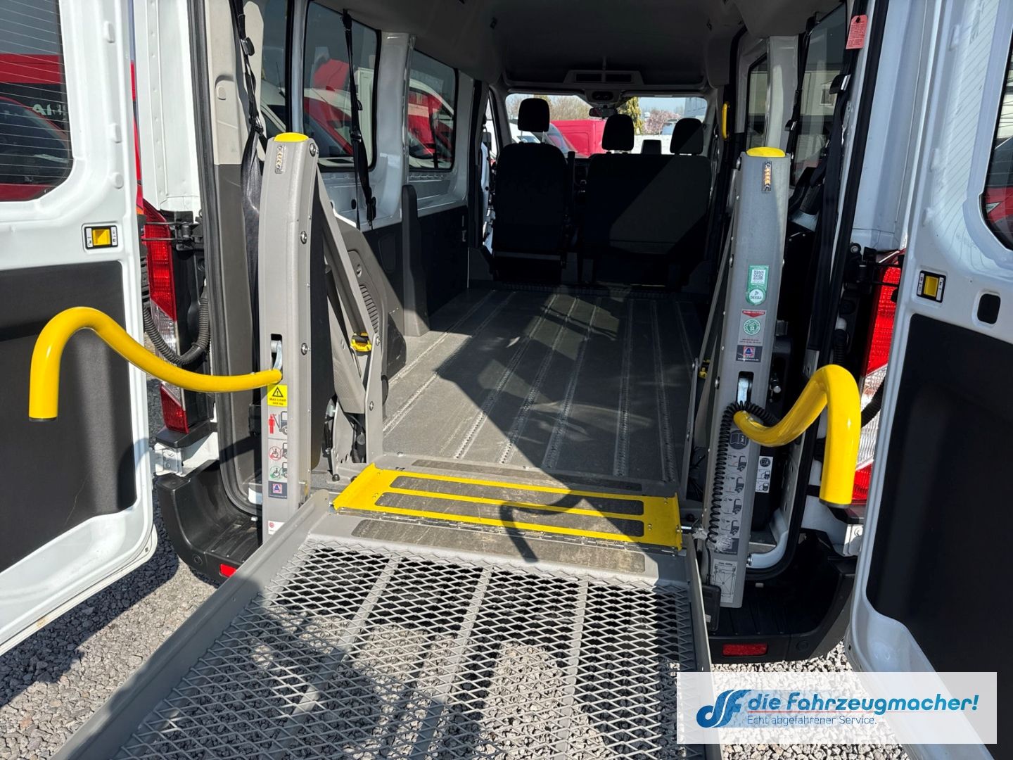 Fahrzeugabbildung Ford Transit Kombi 350 L3 Trend Lift Temp Tel.-Vorb.