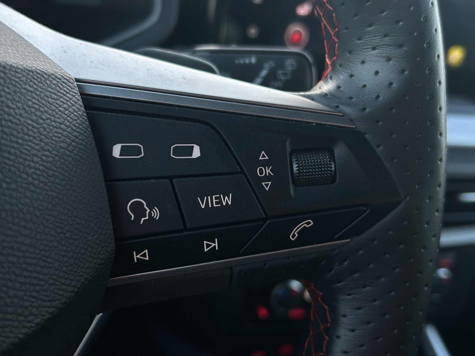 Fahrzeugabbildung SEAT Arona TSI FR-Line DSG LED Navi AID ACC RFK SH LM