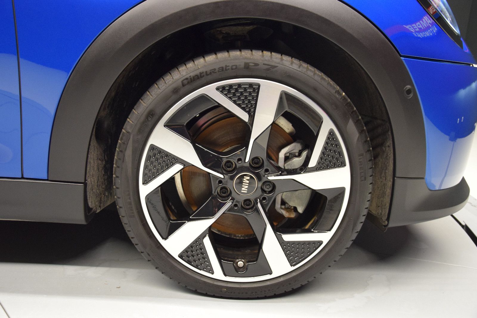 Fahrzeugabbildung MINI Cooper C Favoured Trim 5-Türen Paket-L Pano h/k