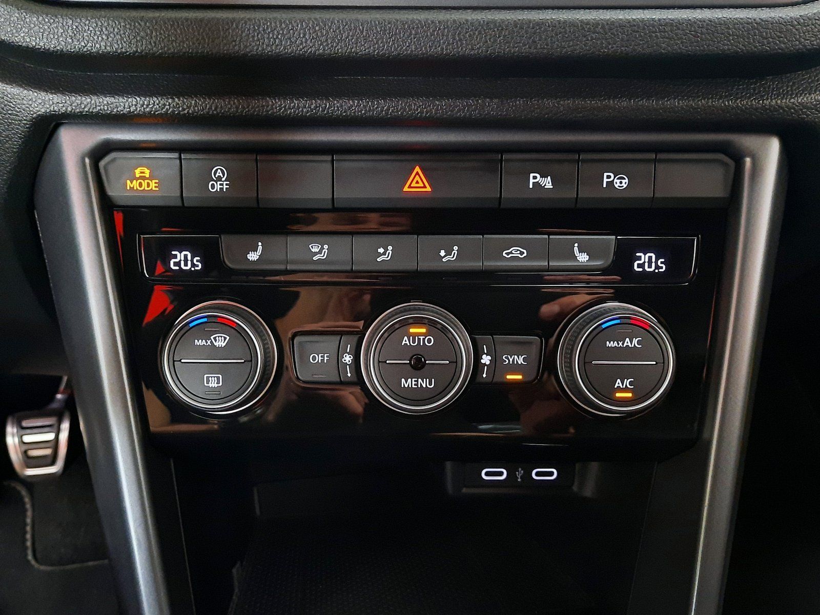 Fahrzeugabbildung Volkswagen T-Roc Cabrio R-Line*AHK*Cam*Navi*LED*Sitzhzg*ACC