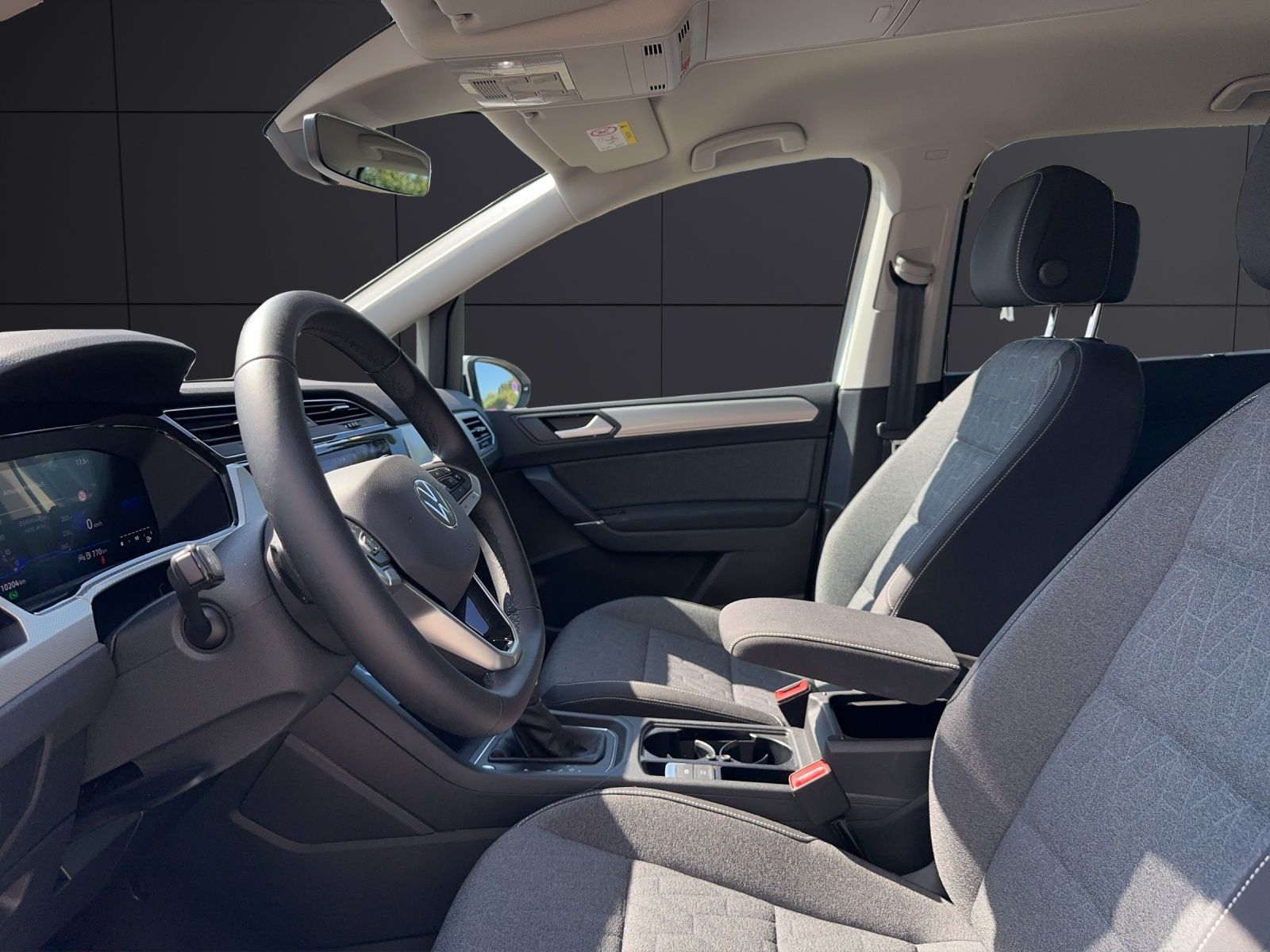 Fahrzeugabbildung Volkswagen Touran 2.0 TDI Move 7-Sitzer DSG Matrix ACC 17"