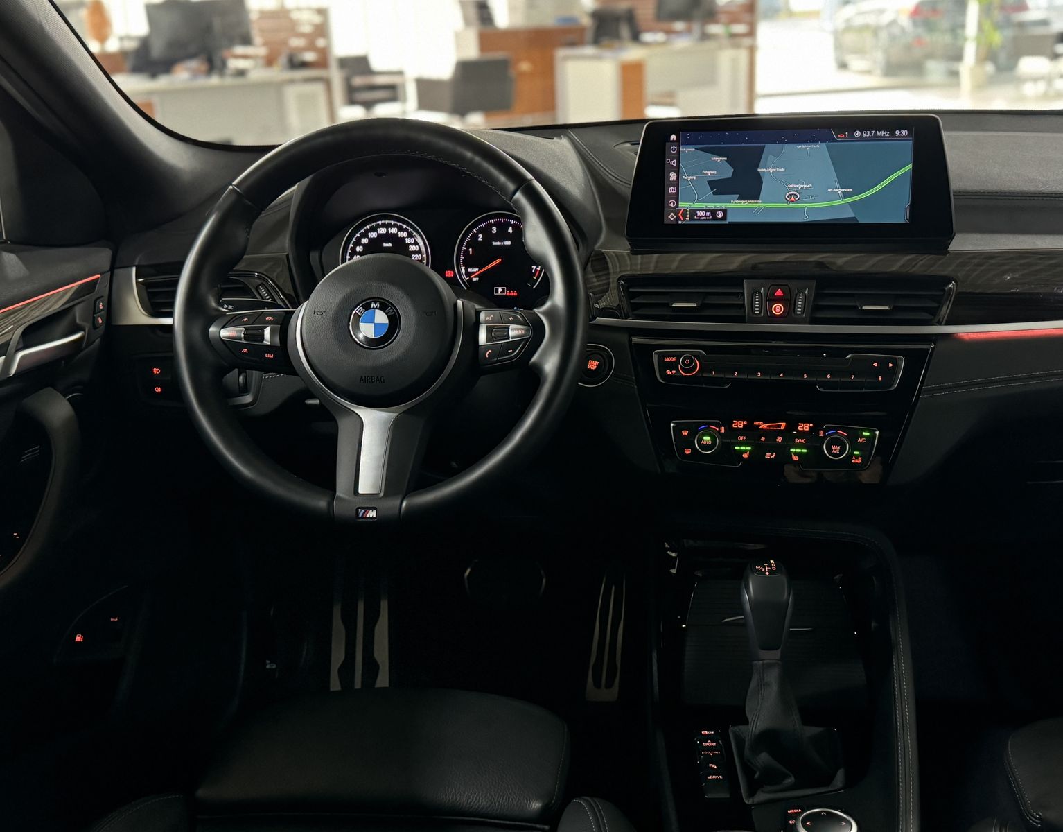 Fahrzeugabbildung BMW X2 xD25e M Sport Kamera HUD DAB Navi+ Alarm19"