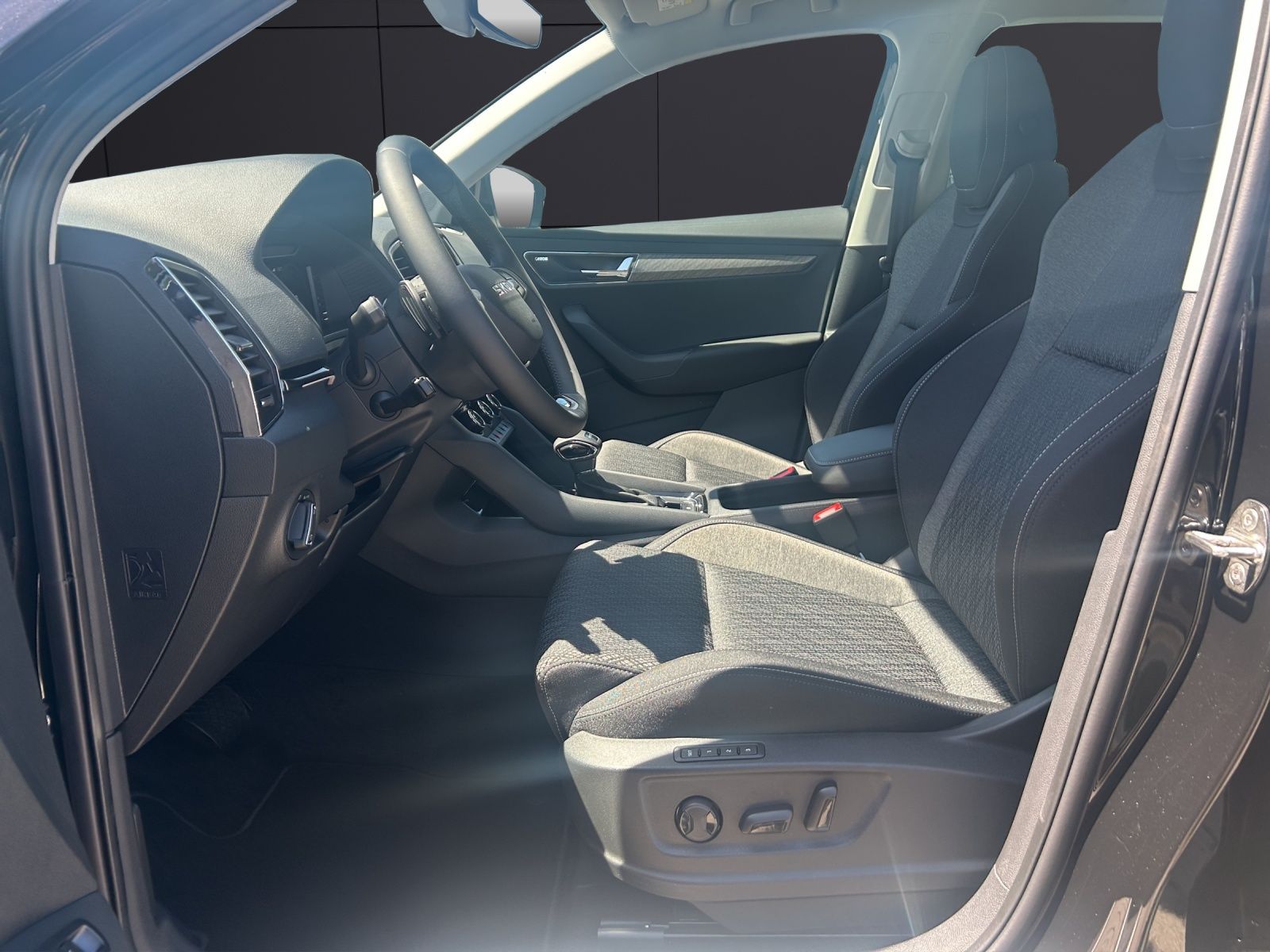 Fahrzeugabbildung SKODA Karoq 2.0 TDI Tour MATRIX AHK