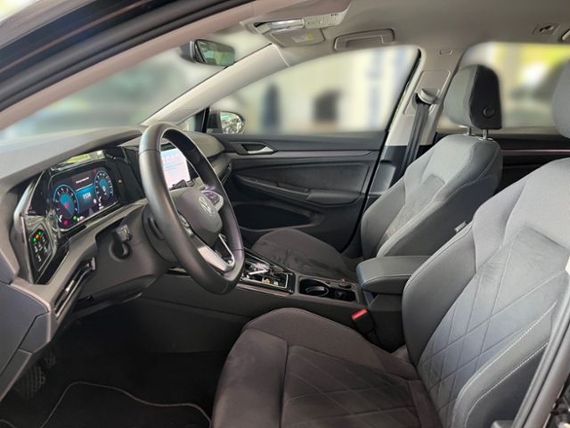 Fahrzeugabbildung Volkswagen Golf Variant 1.5 eTSI DSG STYLE NAVI IQ.LIGHT AH