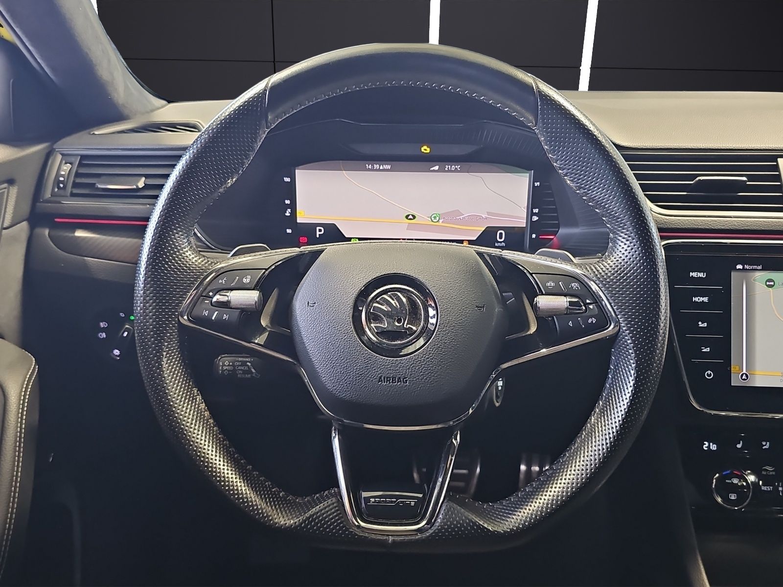 Fahrzeugabbildung SKODA Superb Combi Sportline 2.0 TSI DSG AHZV DCC ACC