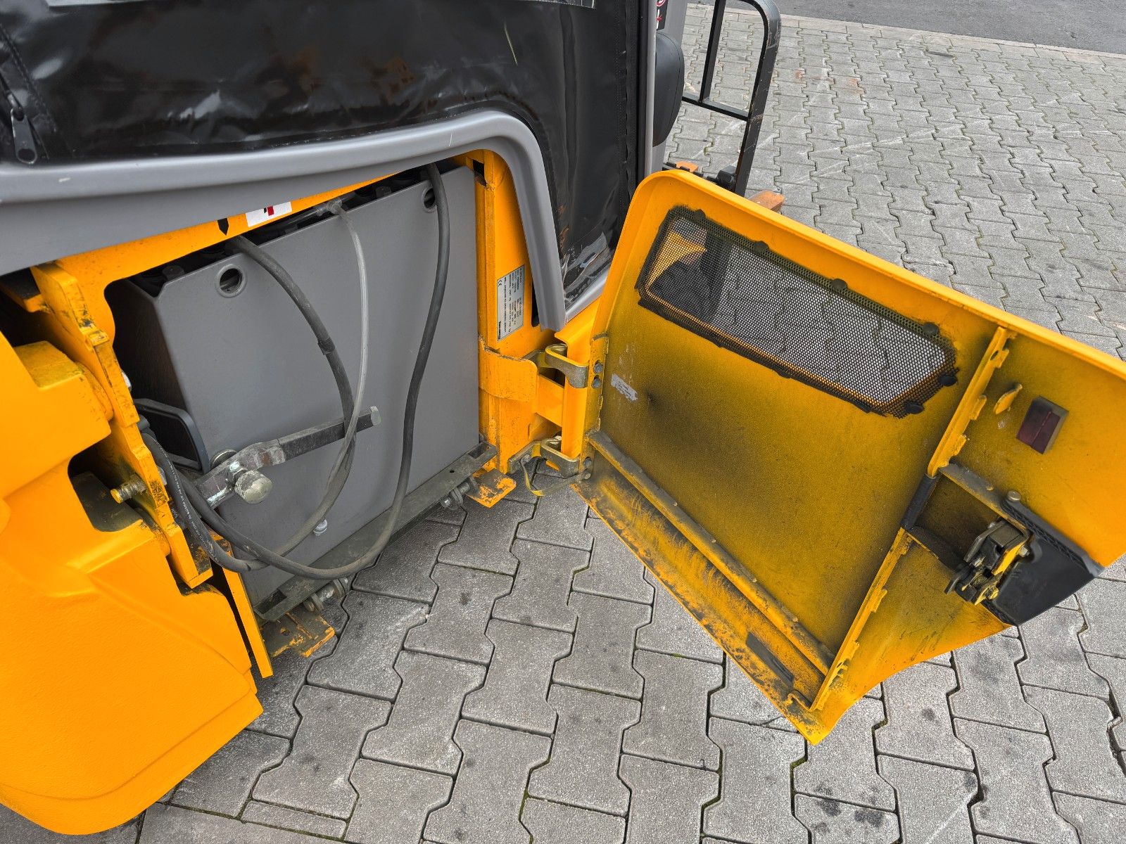 Fahrzeugabbildung Jungheinrich EFG 215 / Triplex: 4.25m! / SS / 4.168h / 2024