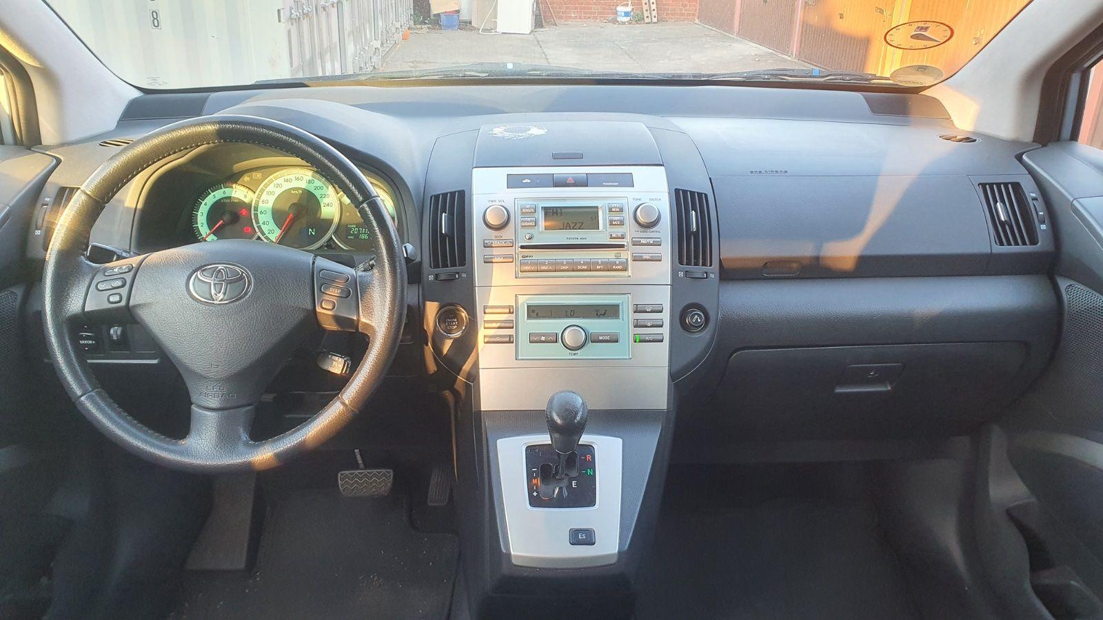 Toyota Corolla Verso 2005 — photo 7