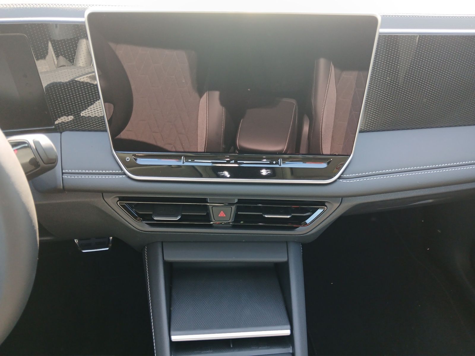 Fahrzeugabbildung Volkswagen Tiguan Energy eTSI DSG IQ.Light ACC AHK SH LRHzg