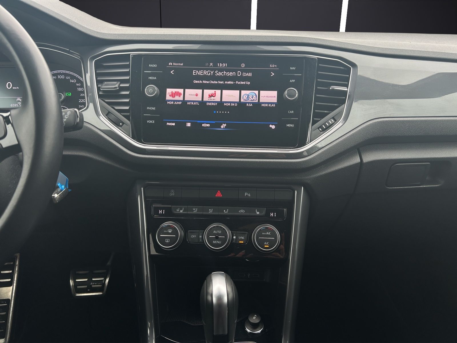 Fahrzeugabbildung Volkswagen T-Roc TSI Sport DSG 4M LED Navi ACC RFK SH