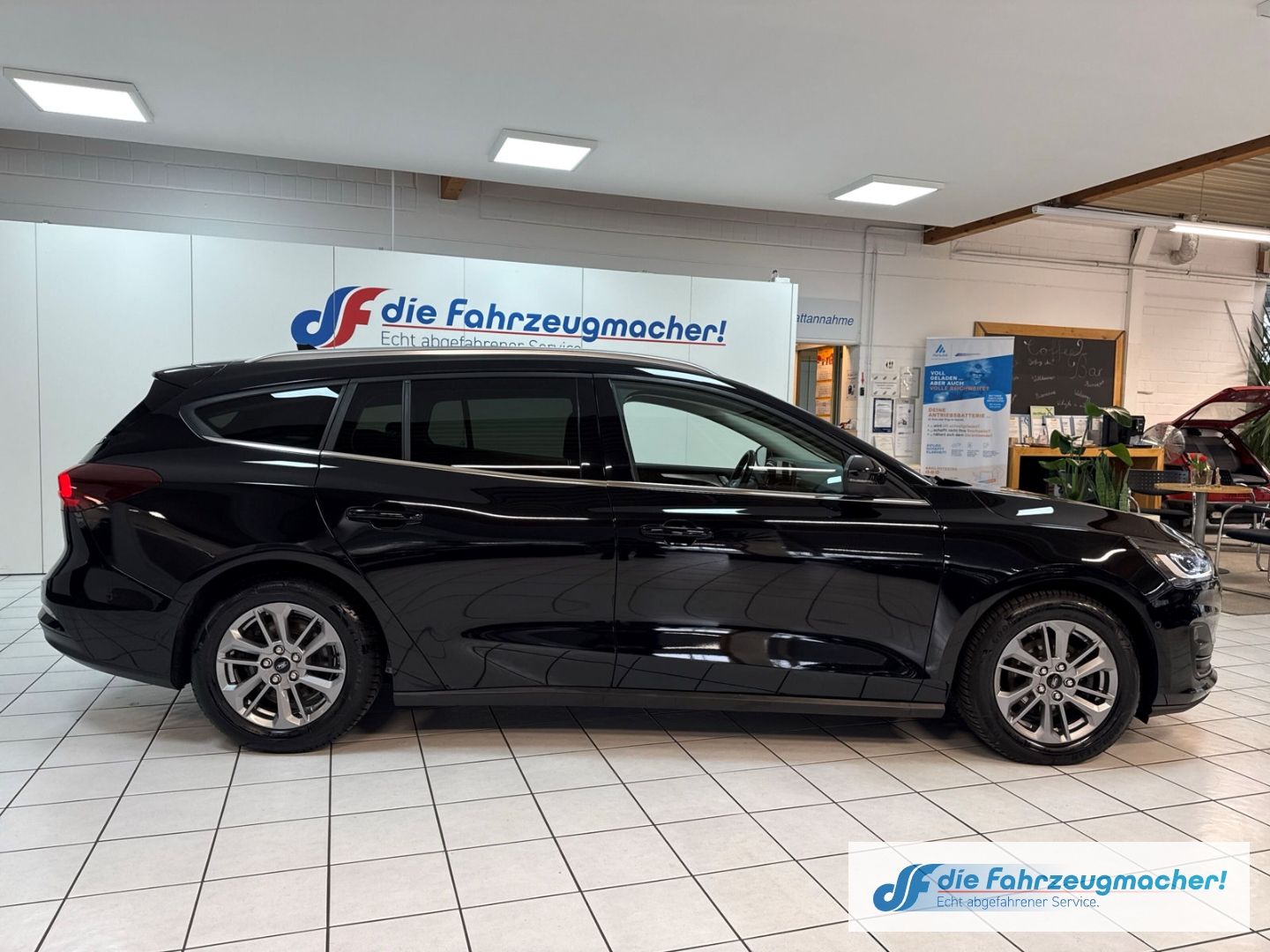 Fahrzeugabbildung Ford Focus Turnier Titanium X Navi Digitales Cockpit