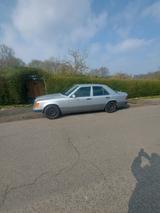 Mercedes-Benz Mercedes E200 - gebrauchte Mercedes-Benz E 200 aus dem Jahr 1993