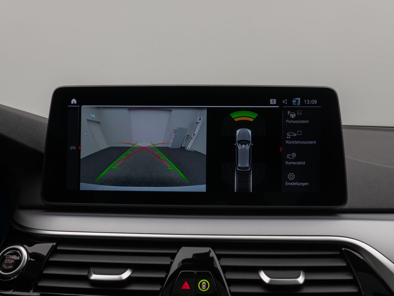 Fahrzeugabbildung BMW 520d xD Panorama Kamera DAB HiFi ACC 4xKlima