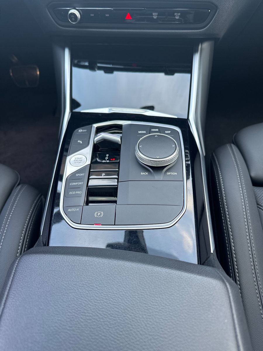 Fahrzeugabbildung BMW 330 d Touring xDrive M-Sport NAV+LED+PANO+H&K