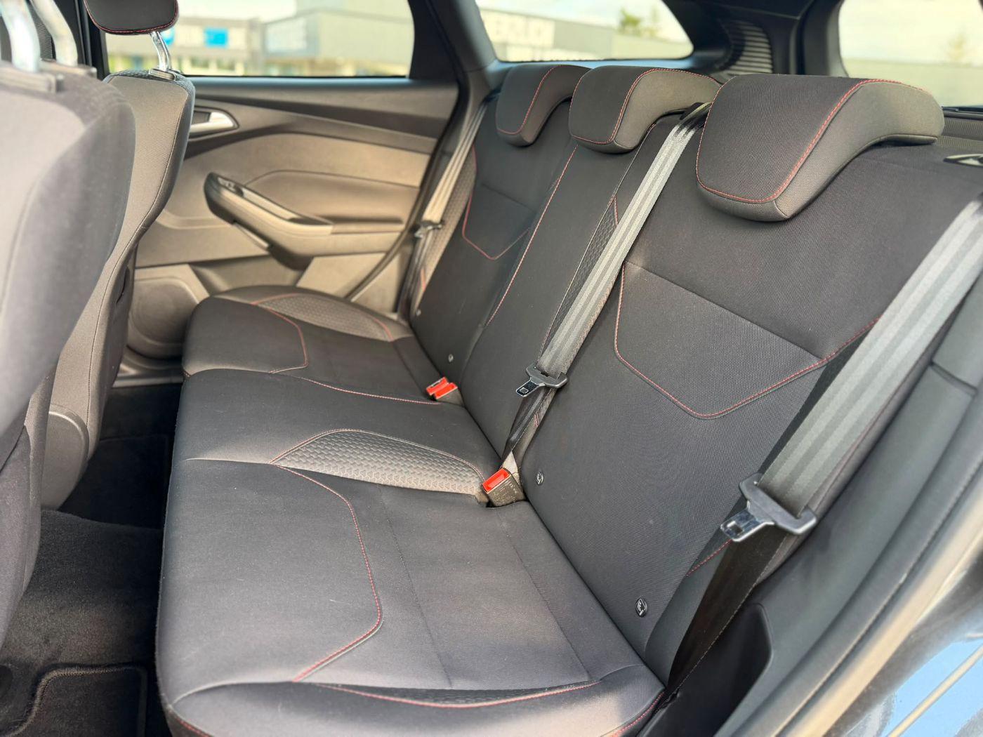 Ford Focus ST-Line Navi PDC SHZ Winterp. Facelift Kam