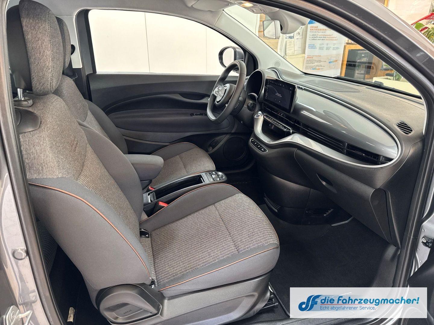 Fahrzeugabbildung Fiat 500 e Icon Navi Memory Sitze Apple CarPlay Andro