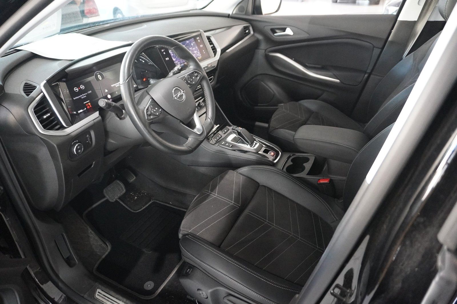 Fahrzeugabbildung Opel Grandland (X) ULTIMATE 4HYBRID NAVI/LED/360°/DAB