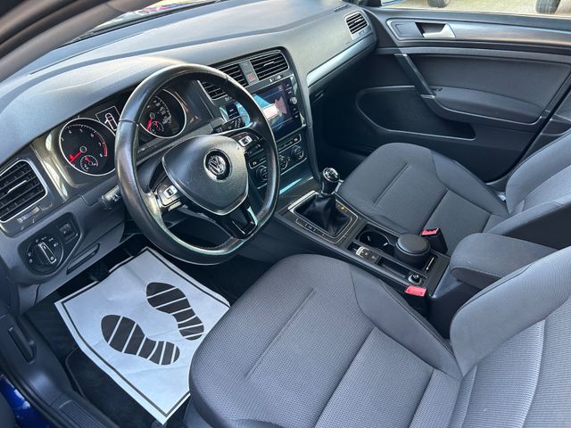 Fahrzeugabbildung Volkswagen Golf VII Var. 1.4 TSI+CarPlay+AHK+SHZ+Kamera+BT+