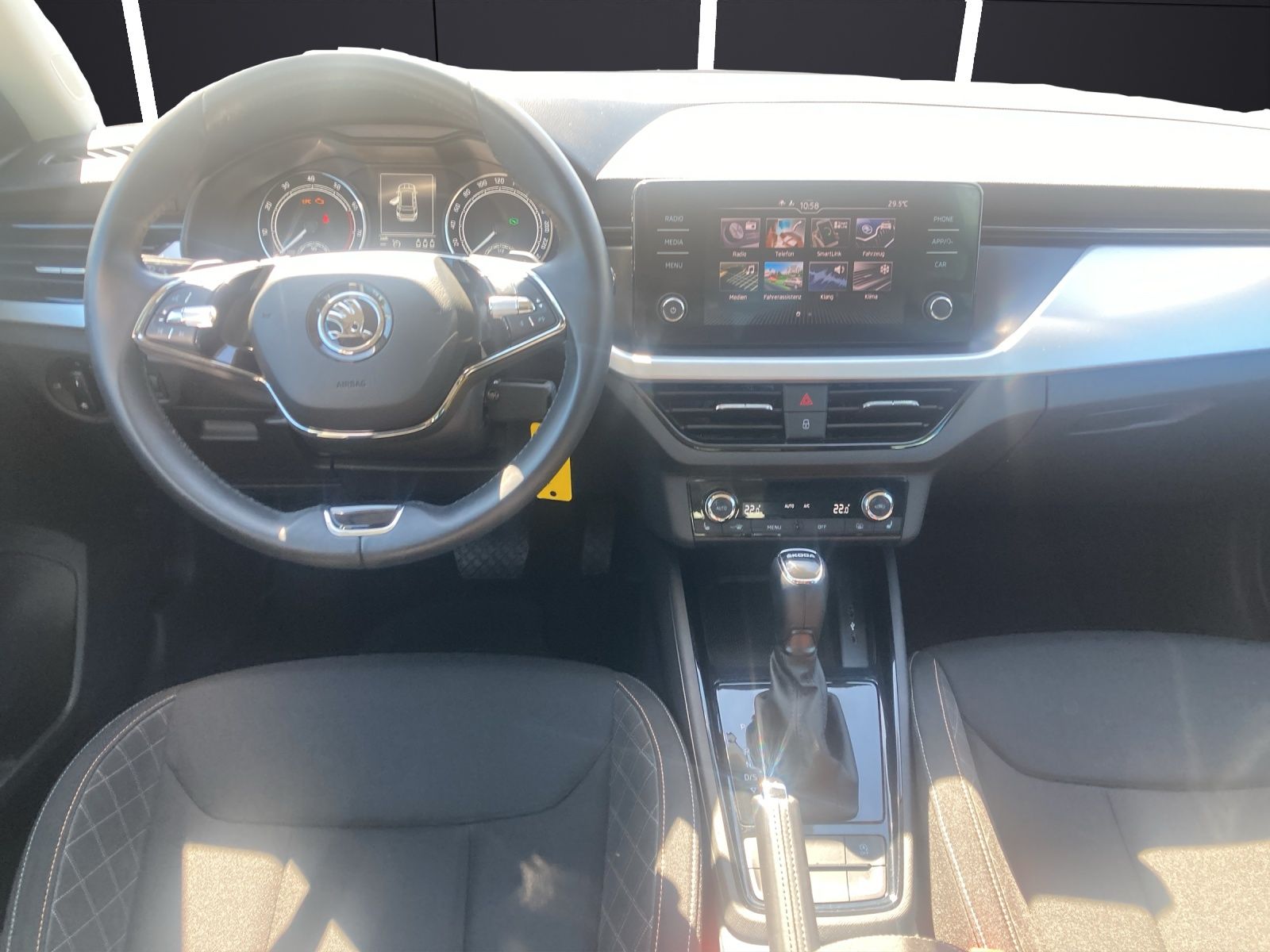 Fahrzeugabbildung SKODA Kamiq TSI Drive-125 DSG LED Climatronic GRA PDC