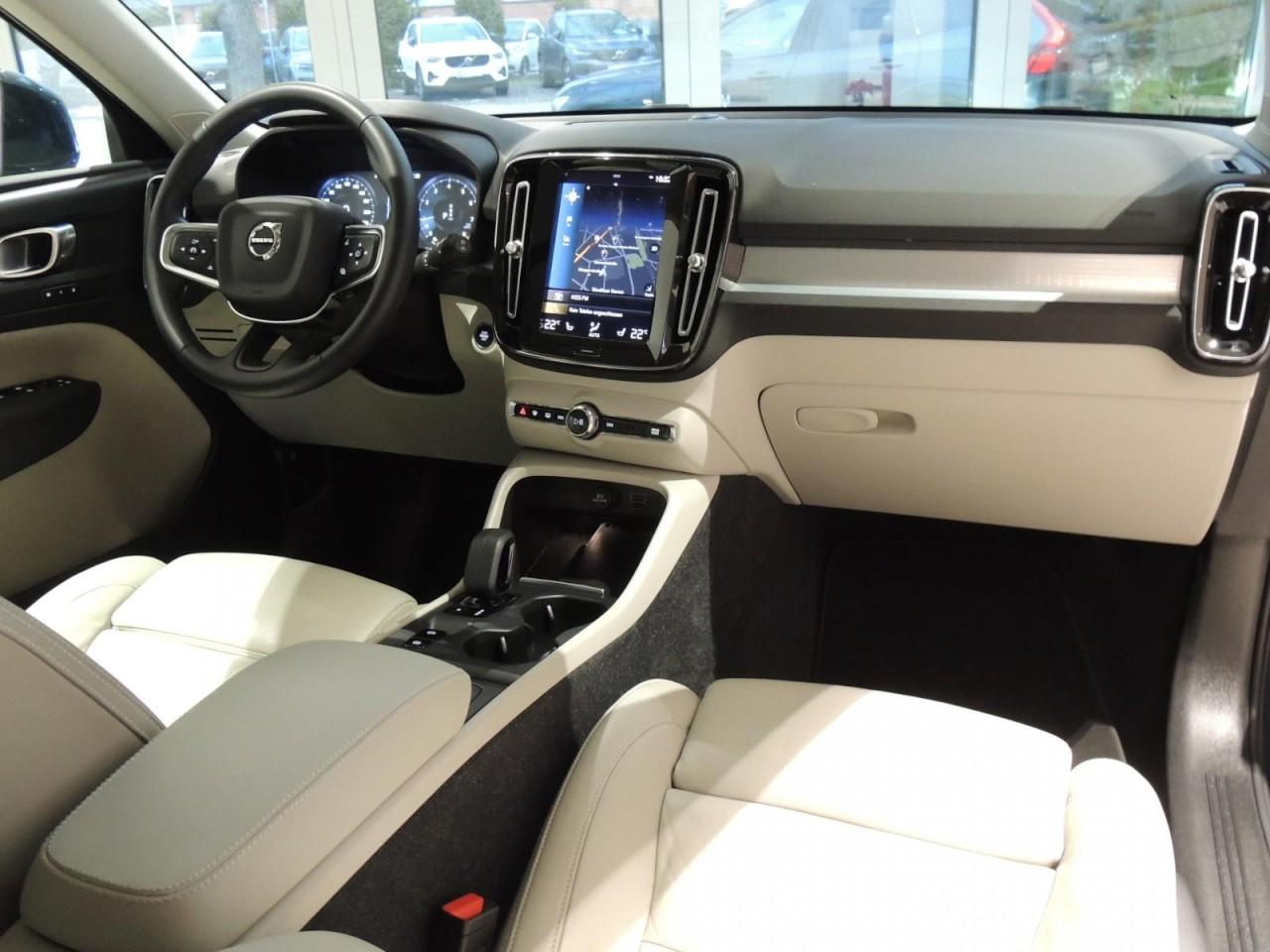 Volvo XC40 T3 2WD Momentum Pro Klima Navi Leder