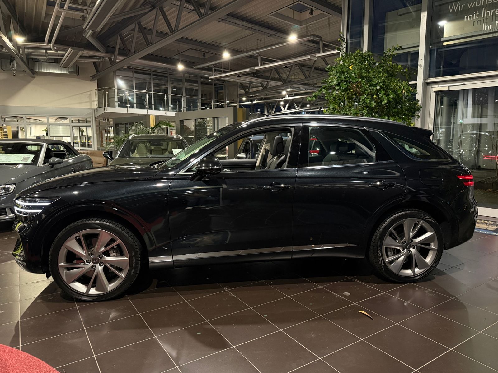 Fahrzeugabbildung Genesis GV70 Luxury 4WD PANO 360° HUD LED