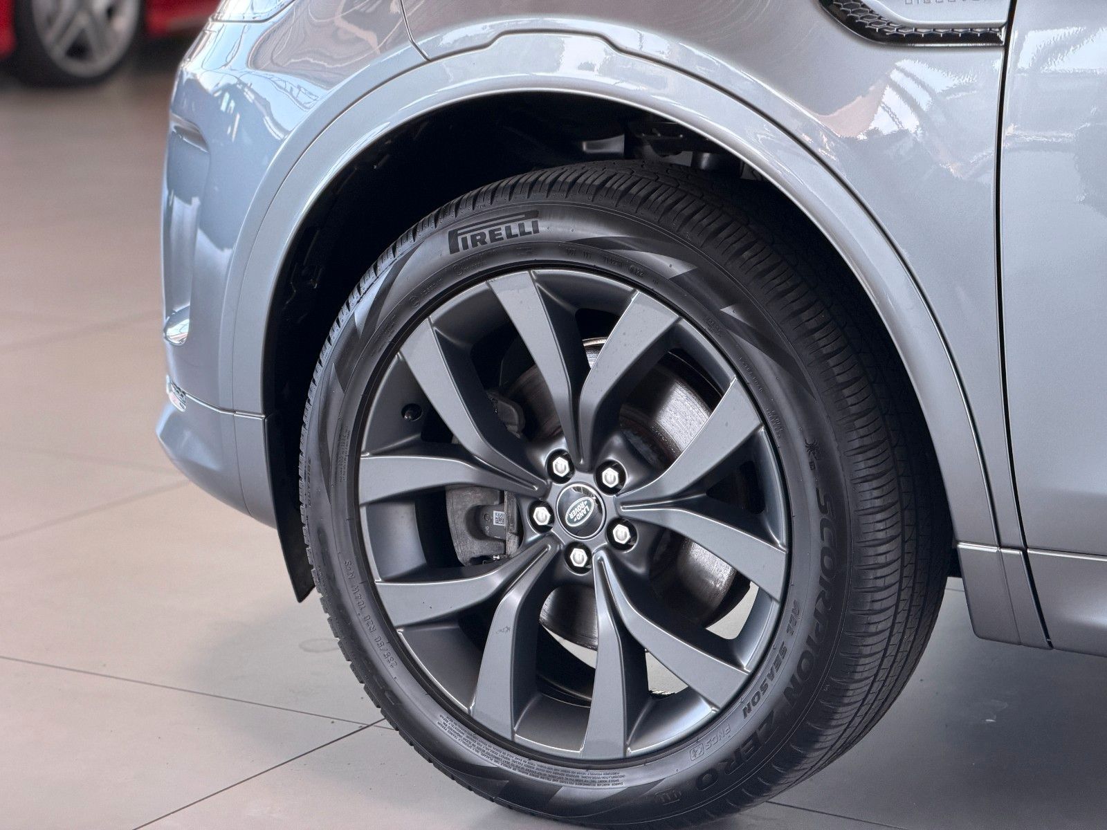 Fahrzeugabbildung Land Rover Discovery Sport 2.0 D 165 R-Dynamic SE AWD