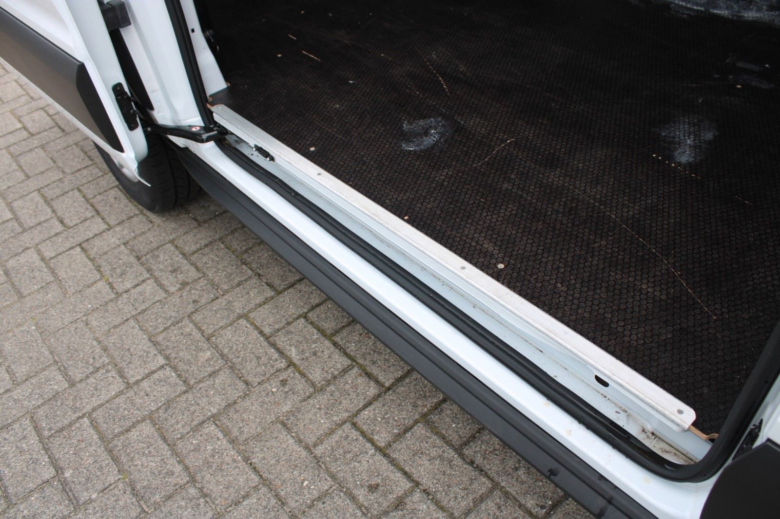 Fahrzeugabbildung Ford Transit 330 L2 TREND Kasten KLIMA AHK