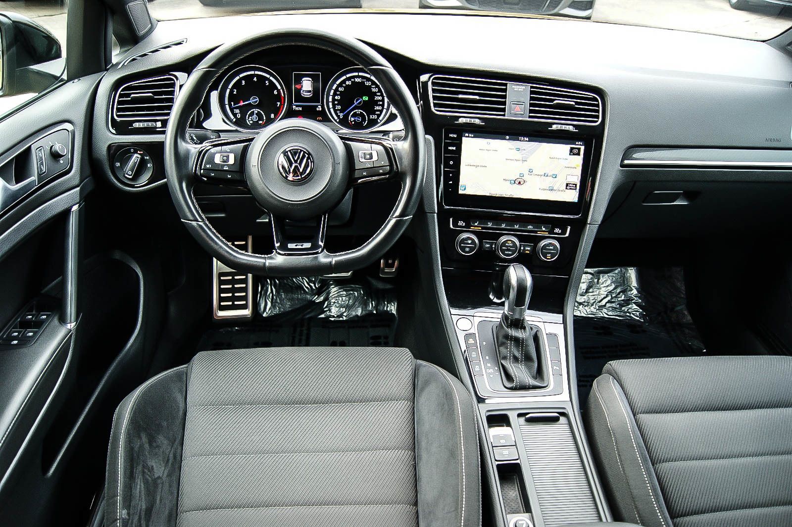 Fahrzeugabbildung Volkswagen Golf VII R 4Motion DRIVER-PACKAGE PERFORMANCE 19